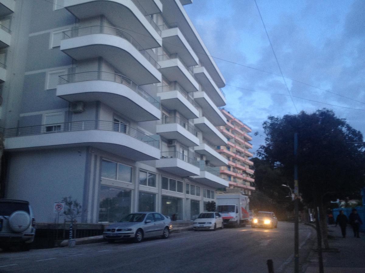 Xhulio Apartments ساراندا المظهر الخارجي الصورة